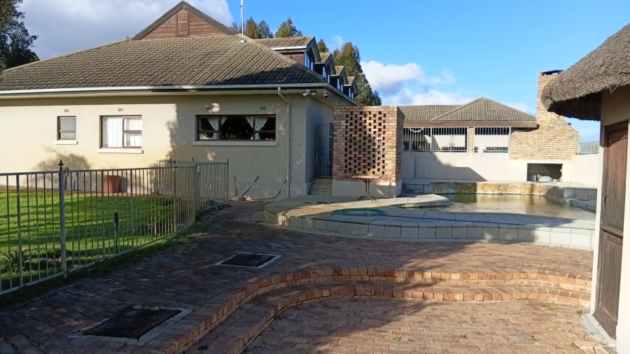 5 Bedroom Property for Sale in Stellenbosch Farms Western Cape